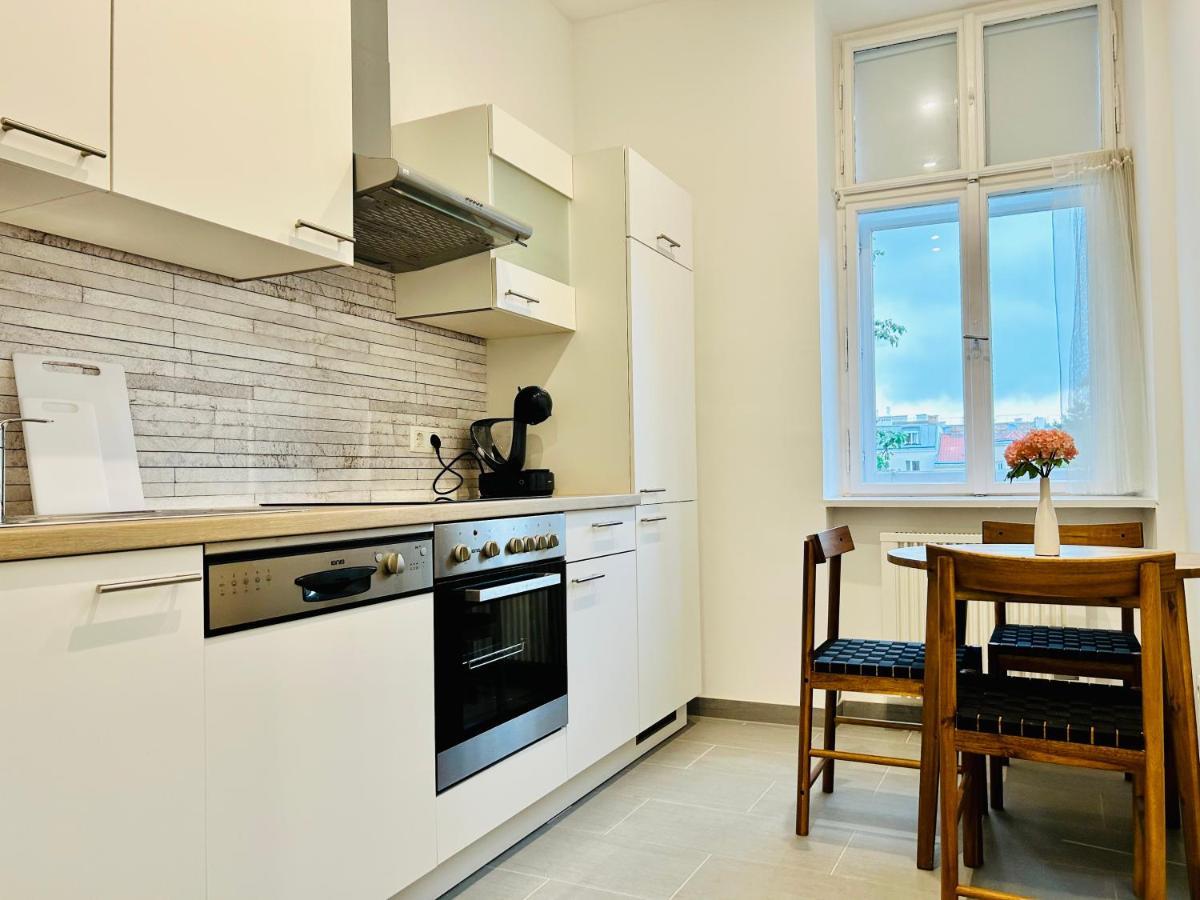 Cosy & Central Apartment Wina Bagian luar foto